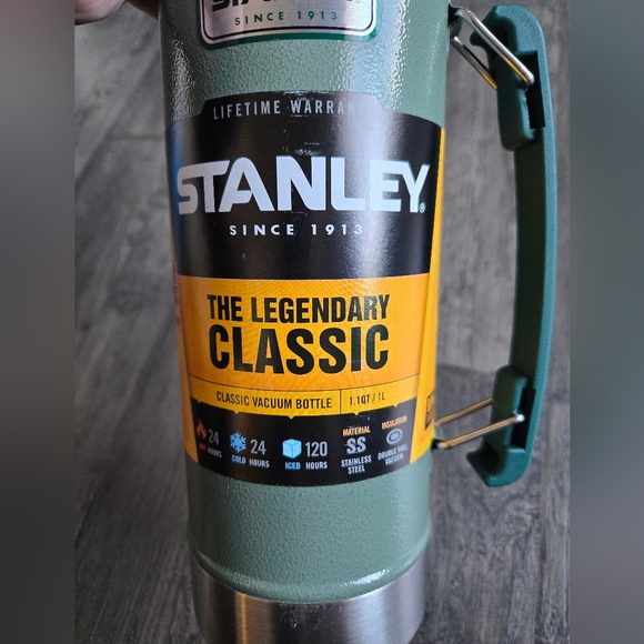 Stanley Legendary Classic Green Vacuum Bottle - Picture 3 of 5